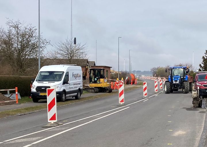 Andersen Nexø Vej er delvist spærret for trafik, mens Vejdirektoratets entreprenør anlægger nye cykelstier på strækningen. Foto: Vejdirektoratet