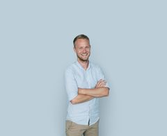 Rune Steiness, projektleder hos Louis Nielsen, er glad for, at det lykkedes Louis Nielsen at indsamle 200.000 kr. til LykkeLiga. Han kalder det en "win, win".