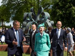 Dronningen på besøg i anledning af skolens 450 års jubilæum og indvielsen af ny statue i Nyhave. Foto: Steen Brogaard