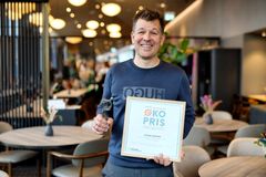 Peter Skoven fra NorthSide Festival modtager Årets Økopris Foodservice af Økologisk Landsforening for sit store arbejde med både økologi og plantebaserede måltider til festfolket. Foto: Jesper Rais.
