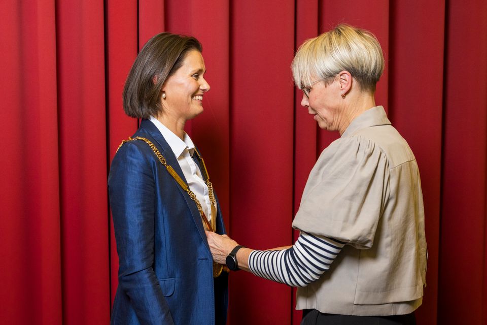 Kommende borgmester Katrine Fusager Rohde_kædeoverrækkelse.jpg