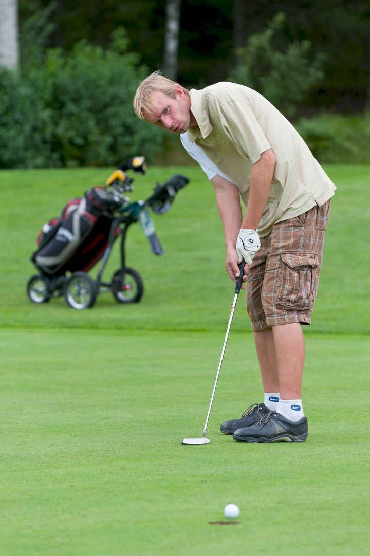 Efter en sej kamp er Troels Højbjerre tilbage på golfbanen, og i dag som en af verdens bedste Special Olympics golfspillere.