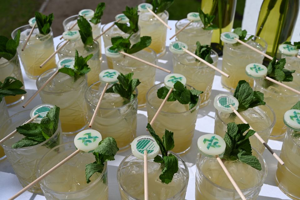 Mocktails med AKKC-logo og Svanemærket-logo