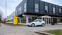 DriveNow elbil foran Zleep Hotel Copenhagen Airport.
