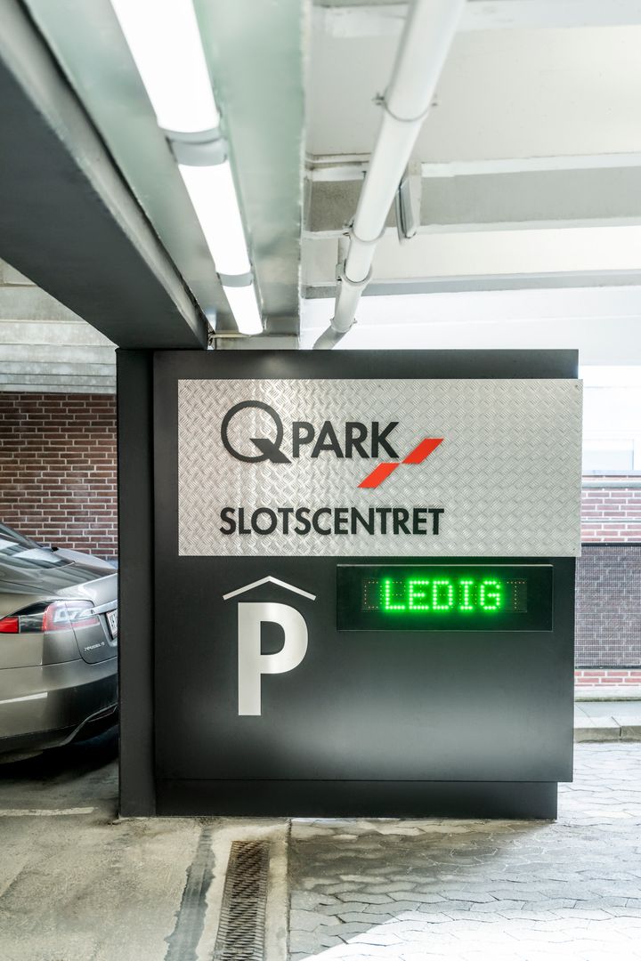 Indkørsel til Q-Park Slotscentret i Odense