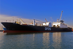 Det bliver fragtskibet fra DFDS, Ark Futura, som kommer til at tage fragt-slæbet, når Hammershus skal i sin første dok hos Bornholmslinjen.