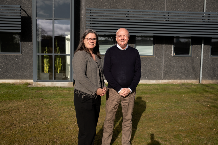 Afgående direktør Susanne Nordenbæk og kommende direktør Karsten Rieder.