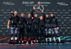New Zealands SailGPs hold løfter trofæet efter de vinder ROCKWOOL Denmark Sail Grand Prix Copenhagen. 20. august 2022. 