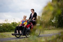 Ishøj har mange frivillige - nogle af dem kører ældre borgere rundt på cykeltur i projektet Cykling uden alder.