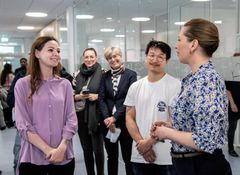 Statsministeren kom på hemmeligt besøg hos SDU Esbjerg på Degnevej her til formiddag for at afsløre, at jurauddannelsen nu endelig kommer til Esbjerg. Foto: Esbjerg Kommune