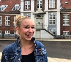 "Med tilflytternetværket håber jeg at skabe et netværk, der på en hyggelig måde byder folk velkommen til kommunen, og hvad den har at byde på af natur, kultur og sociale relationer,” siger Anna Sabro, studerende og tilflytter i Varde.