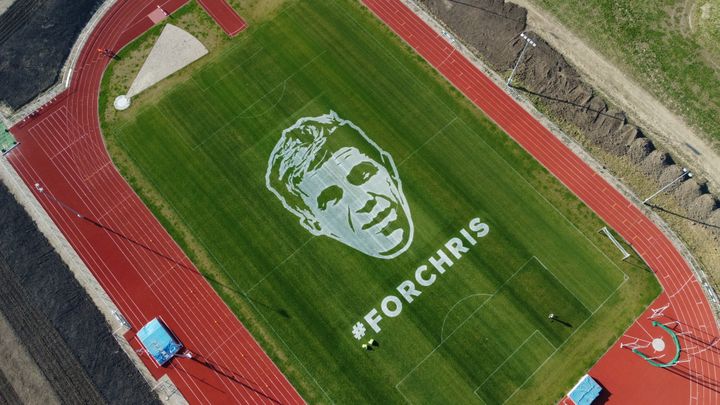 Chris Anker Sørensen is missed: In the run-up to the Tour, a robot draws a gigantic portrait of the cycling hero | Turf Tank