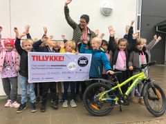 Årets vindere i Cyklistforbundets Alle Børn Cykler-kampagne kommer fra Bredballe Privatskole ved Vejle. Tilsammen cyklede de 14 elever i alt 157 dage på to uger. Alle dage med hjelm.