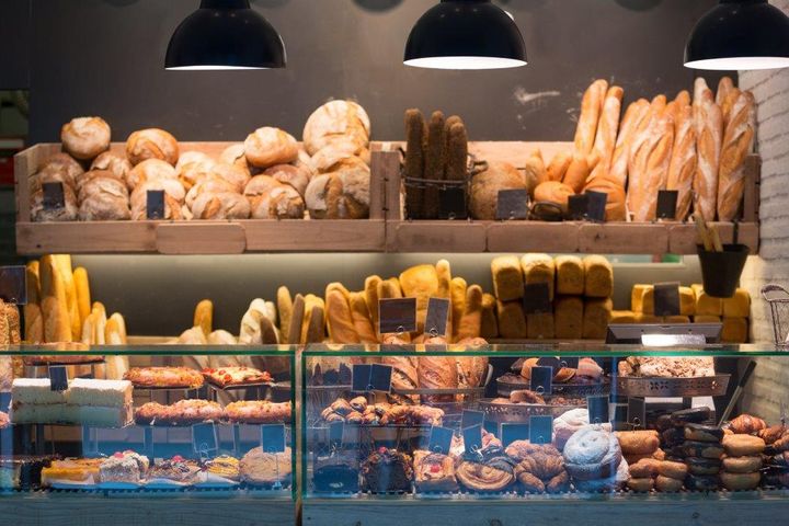 Landets knapt 800 bagerbutikker forbereder sig i disse dage til bagerens fødselsdag "ælte i ælte", som er blevet til en populær dag at købe bagerbrød og kager på landet over. Foto: PR