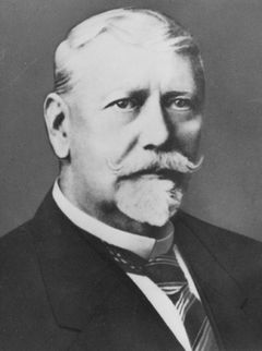 Postekspedient Einar Holbøll fik ideen til Julemærket i 1903.