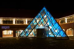 MCH Herning Kongrescenter lyser blåt i anledning af Børnenes Dag. Foto: MCH A/S