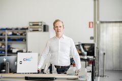 "En stor trend i verden er, at der skal automatiseres hurtigere og mere, og for at det skal lykkes, skal vi bruge mindre tid på hver installation," siger Peter Nadolny Madsen, CEO i Made4CNC.