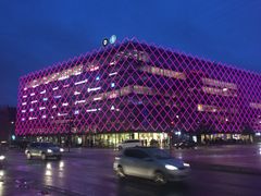 Dansk Industri lyser pink.