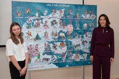 H.K.H. Kronprinsessen og Julemærkehjem-barn Benedickte foran Julemærket 2020