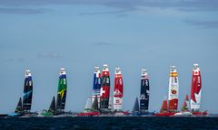Flåden i aktion på andendagen af ROCKWOOL Denmark Sail Grand Prix Copenhagen. 20. august 2022. 