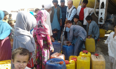 Mission Øst skaffer vand til fordrevne i flygtningelejre omkring Kunduz. Arkivbillede.