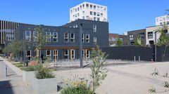 Københavns Kommune har fået opført to svanemærkede pavillonskoler på Amager, bl.a. på Kirkegrunden. Foto: Ajos.