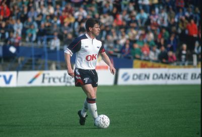 AGF’s mangeårige profil og anfører John Stampe i 1991. Det var dengang, AGF's scoringer kunne medføre billigere benzin i det østjyske.  Fotograf: Ole Nielsen