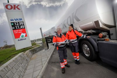 Det er vigtigt, at OK's værdier bliver videreført fra de mere rutinerede chauffører til de nye. Fotograf Ole Hartmann Schmidt