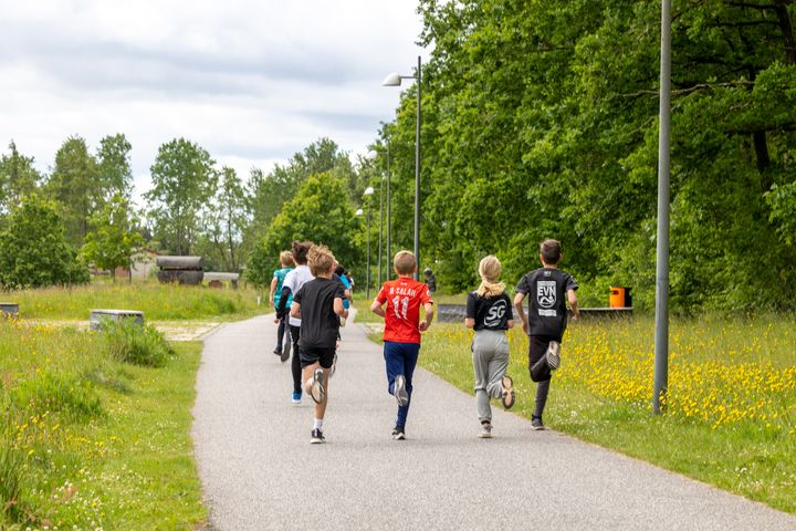 Mange børn er utilfredse med deres krop, og det kan gå udover lysten til at bevæge sig. Det skal et nyt undervisningsmateriale om kropslig trivsel i idrætsundervisningen være med til at ændre på.
Fotokredit: Eva Kristensen