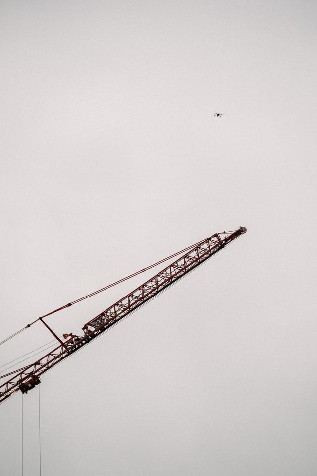 Kran og drone_Foto Malthe Ivarsson