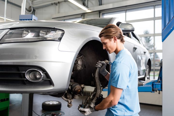 Autoværkstedskæden Bosch Car Service giver nu alle kunder et eksakt overblik over pris på serviceeftersyn og andre typiske værkstedsopgaver til deres bil, når de booker på nettet. Bosch Car Service er dermed verdens første værkstedskæde, der tilbyder denne gennemsigtighed. Foto: PR.