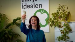 Partileder for det hollandske dyrerettighedsparti  Partij voor de Dieren, Esther Ouwehand, fejrer sidste uges sejr. Foto: Partij voor de Dieren 2021