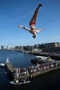 High diving fra Limfjordsbroen. Foto: Baghuset