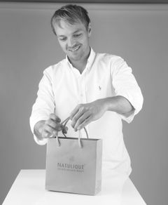 Lars Grønkjær fra Promotion Bag er parat til at rådgive sine kunder, når der fra 2021 skal falde betaling for alle poser i detailhandlen. Foto: PR.