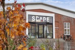 Scape Technologies har til huse på Østerbro i Odense i en gammel, men moderniseret kabeltromlefabrik, som nu rummer kontor, showroom og lagerfaciliteter.