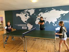 Tid til bordtennisspil indendørs. Foto: Mira Staal Knudsen.