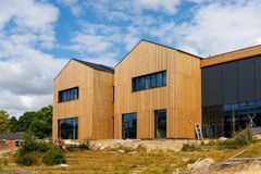 Skou Gruppen er færdig med tilbygningen til Frederiksborg Byskole, som består af 2.200 kvadratmeter moderne faciliteter i to planer. (Foto: Skou Gruppen)