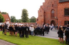 Alle de nye elever mødte op foran den gamle klosterbygning. Foto: Herlufsholm Skole