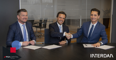 Giacomo Carelli, der er CEO i FCA Bank (midten) og Kenneth Hansen, CEO Interdan (th), og Michael Wøhlk CEO FCA Capital Danmark A/S (tv).