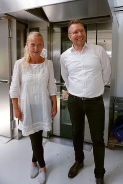 Smartbake har købt den økologiske brødproducent Faber Brød i Solrød af Tanja Benn t. v. Hun er nu ansat i Smartbake, hvor hun skal dyrke kunderelationer, fortæller partner og salgsdirektør Karsten Leed t.h.. Foto: PR.