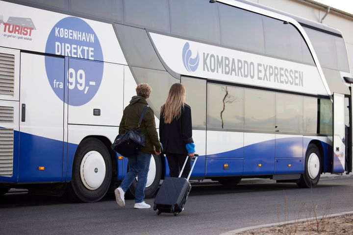 Kombardo Expressen får nu et fast stoppested i Københavns Lufthavn. Det giver især de jyske rejsende nem og billig adgang til fly ud af Danmark.