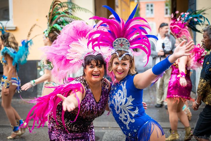 Dansegruppen Sambananas er med til at sætte farver på Ringkøbing til West Coast Pride på lørdag