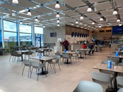Efter at have lukket dem ned på grund af COVID-19 genåbner Biltema nu caféerne med begrænset antal siddepladser, og i Odense er en helt ny café netop åbnet for kunderne. Foto: PR.