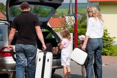FRIST IKKE FERIETYVEN: Gem værdierne væk, når du forlader bilen. Pas, penge og smykker bør aldrig blive alene tilbage i bilen.