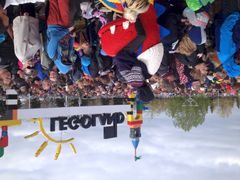 Kø til Frelsens Hær udflugt til LEGOLAND sidste år.