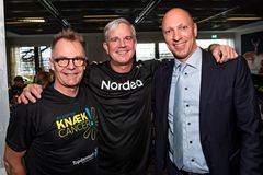 Her ses fra venstre mod højre koncerndirektør i Topdanmark Brian Rothemejer Jacobsen, direktør i Nordea for Personal Banking Lars Ellehave og administrerende direktør i Topdanmark Peter Hermann.