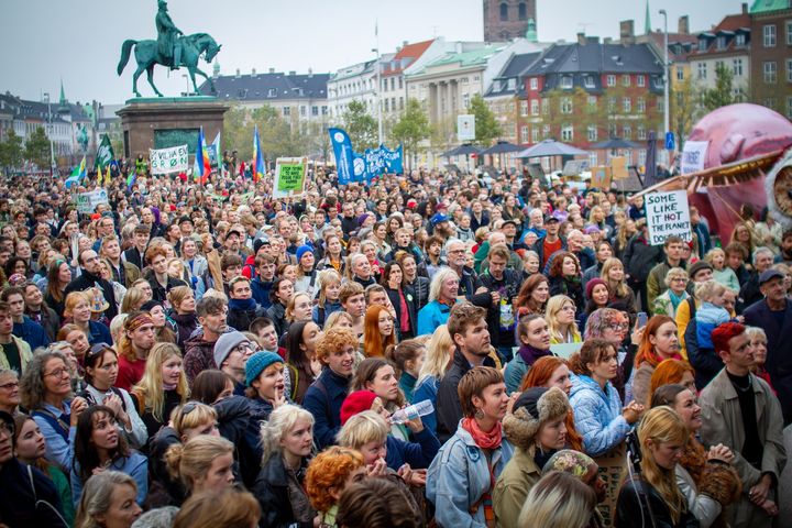 Foto af menneskemængden ved Folkets Klimamarch den 30. oktober 2022. Fotograf: Christina Ihler Madsen / Klimabevægelsen i Danmark.