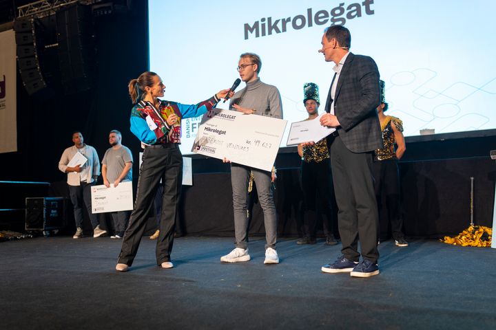 Joakim Habekost på scenen til Danish Entrepreneurship Festival