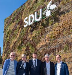 Det spredte glæde i Esbjerg, at der i dag kom besøg fra selveste statsministeren. især fordi hun kom for at fortælle, at jurauddannelsen nu endelig kommer til Esbjerg. Foto: Esbjerg Kommune