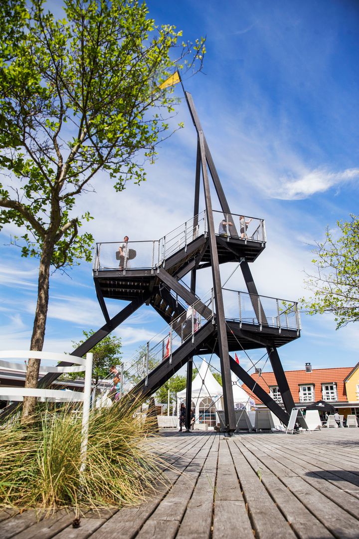 Torvet på Marielyst med udsigtstårnet i midten foto: Ingrid Riis Hovgaard